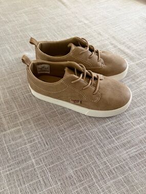 OshKosh B'gosh Tan Casual Lace-Up Kids Sneakers- new never worn